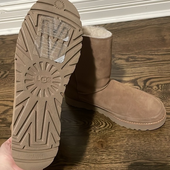 UGG Classic Zip Short Size 11 New without box - Picture 6 of 6